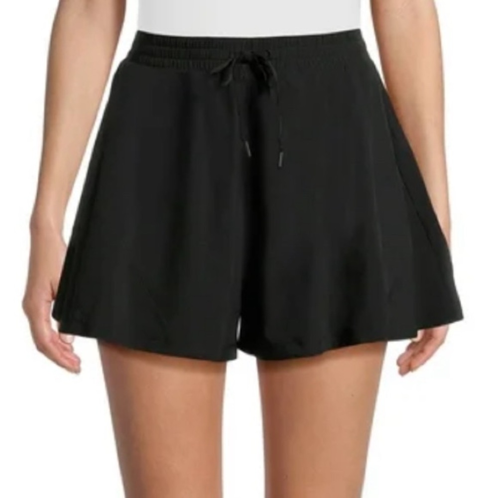 AVIA size L flowy run shorts